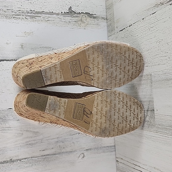 Toms beige cream wedge cork tapestry heel slipon sandal shoes 3.5" heel Size 8.5 - Picture 8 of 14